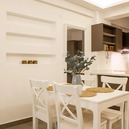 Luminous Flat With Sea View In Apartment Izmir
