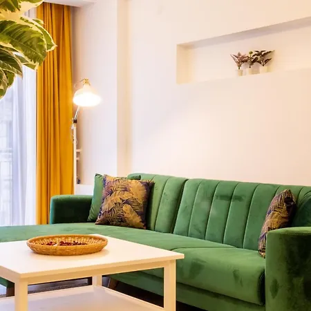 Luminous Flat With Sea View In Apartamento *