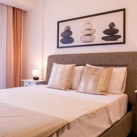 Luminous Flat With Sea View In Apartamento *