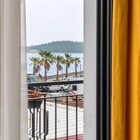 Luminous Flat With Sea View In